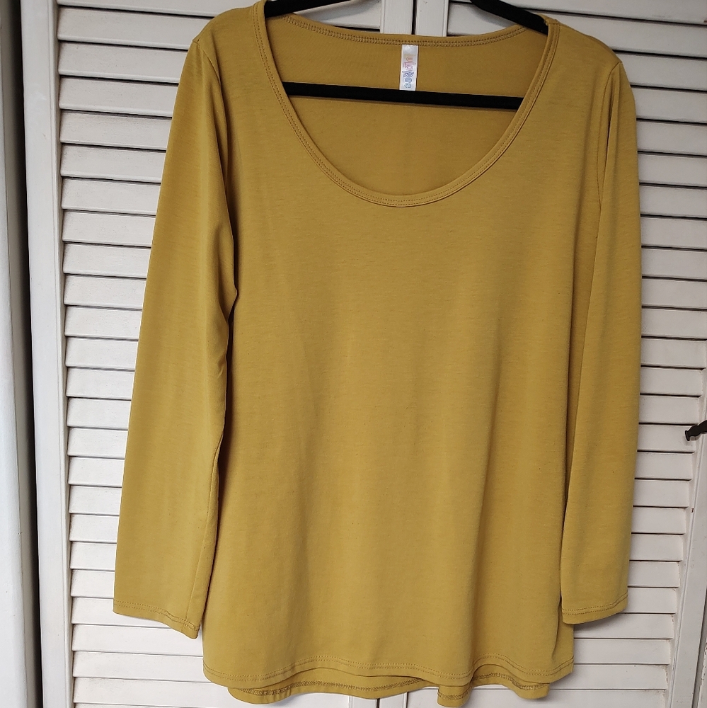 Lularoe Large Mustard Lynnae Top
